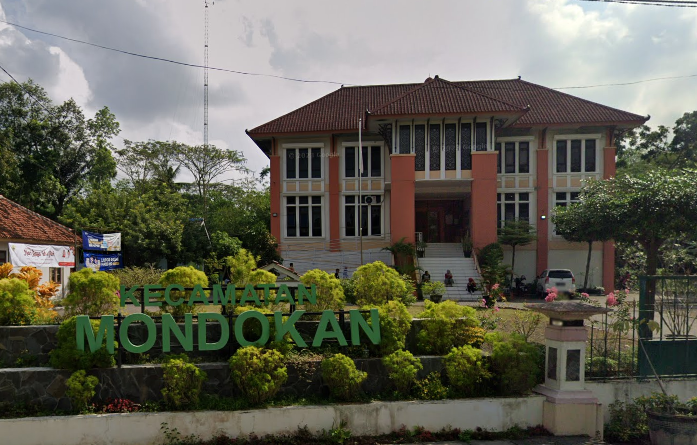 Kantor Camat Mondokan